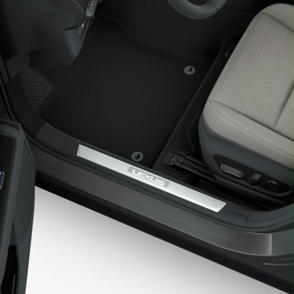 Накладки порогів з ілюмінацією, чорн LEXUS UX18+ (22304)